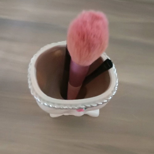 Decorative holder like new, multifunctional pen and makeup brush holder