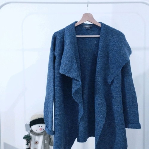 Knitted cardigan with asymmetric cut like new, blue