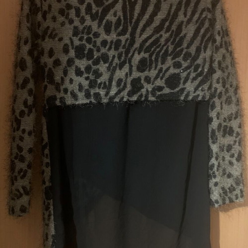 Blouse used in black and gray colors, sizes S and M