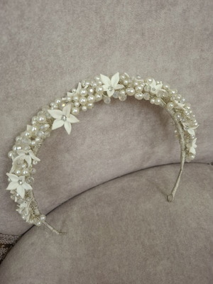 Bridal headband with Swarovski stones, pearls and porcelain flowers