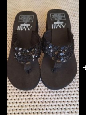 Summer slippers new, size 35, black with sequins