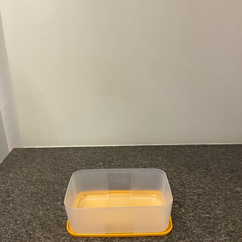 Tupperware refrigerator container 1.5L new, yellow lid