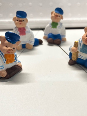 The 4 hand-painted piglets new