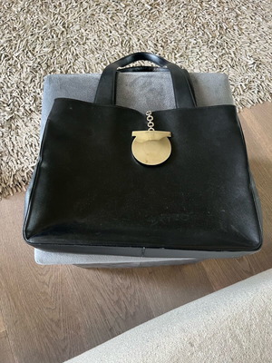 Salvatore Ferragamo shoulder bag black like new
