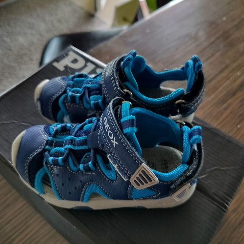 Geox kids sandals size 24 like new