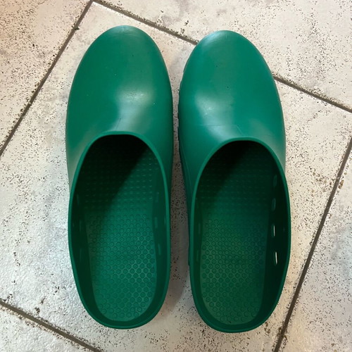 Surgical clogs like new, size 44-45, green