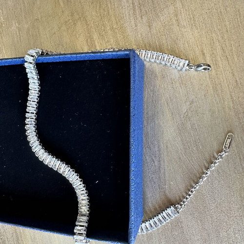 Necklace with gray-silver crystals like new