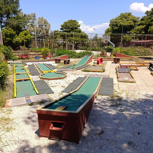 Mini Golf Outdoor Course with 18 Tracks and Equipment