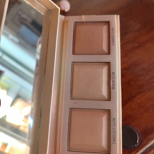 Highlighter palette with mirror, new, Essence Choose Your Glow