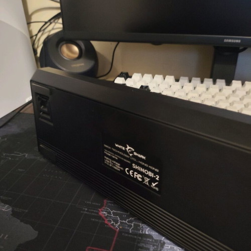 Keyboard like new with keycap puller and mousepad