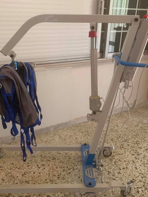 Electric patient lift hoist with TiMOTION TC12 control system