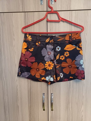 Denny Rose shorts size 40 like new, multicolor