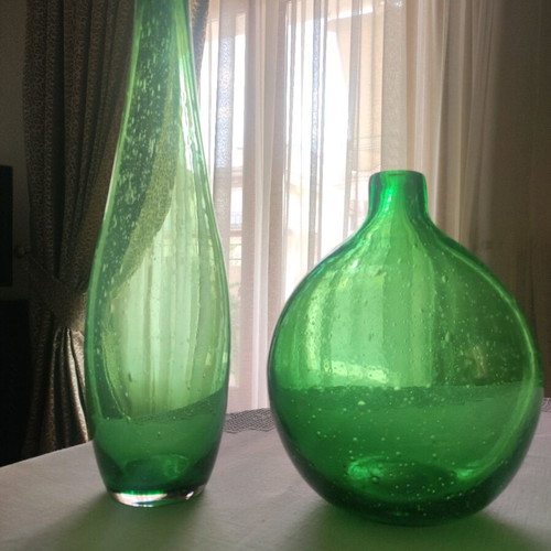 Decorative vase set like new made of blown glass