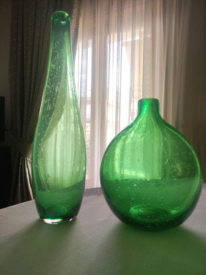 Decorative vase set like new made of blown glass