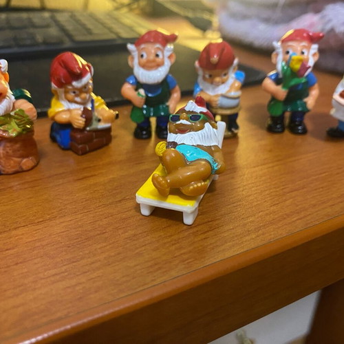 Kinder Surprise 1994 Seven Dwarfs like new