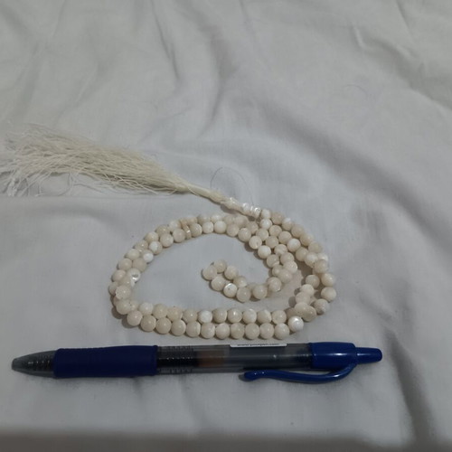 Komboloi from mother of pearl with 98 beads and white tassel