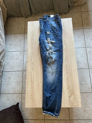 Uniform Jeans size 32 loose fit