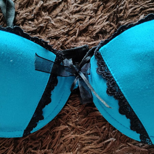 Vero by Aslanis bra used, blue and black, size 75B