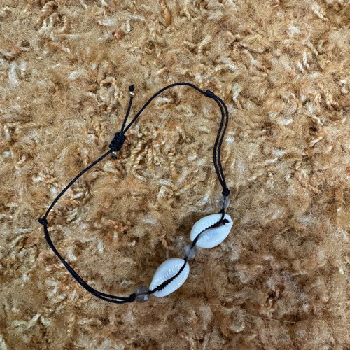 Bracelet with shells like new, black and white