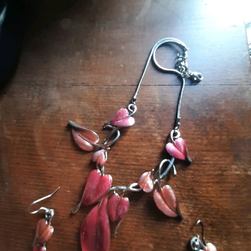 Jewelry set used vintage piece, possibly silver necklace and earrings