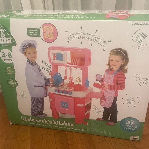 ELC children's kitchen like new with 16 accessories