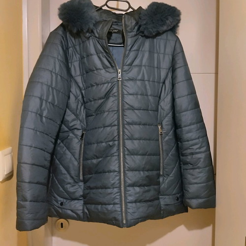 Women's jacket L-XL like new, petrol color with rich faux fur