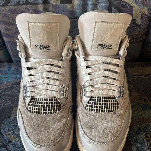Air Jordan 4 Retro Frozen Moments sneakers, size 42, grey silver