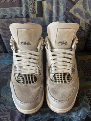 Air Jordan 4 Retro Frozen Moments sneakers, size 42, grey silver