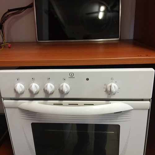 Indesit ceramic hob oven