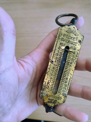 Antique scale K10