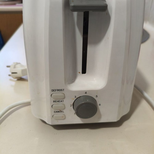 Margarit 2-Slice Toaster like new, adjustable browning, defrost