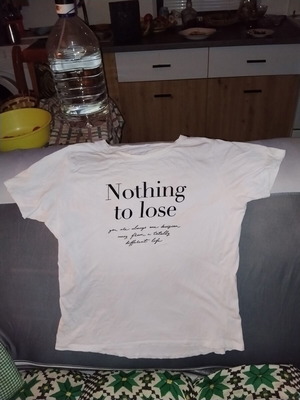 Λευκό γυναικείο T-shirt με κλασική γραμμή και στάμπα "Nothing to lose"