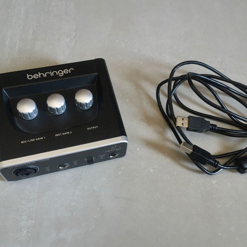 Behringer U-Phoria UM2 audio interface