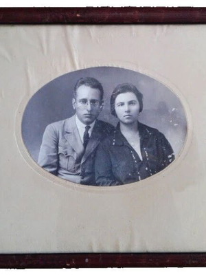 Victorian vintage portrait photo used with antique frame