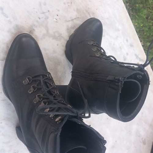 Fardoulis black leather ankle boots like new, size 39