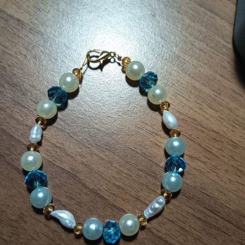 Handmade jewelry set with bracelet and earrings