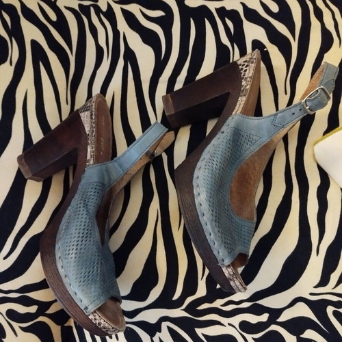 Flex Anatomic all leather peep toe sandals like new, blue