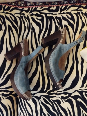 Flex Anatomic all leather peep toe sandals like new, blue