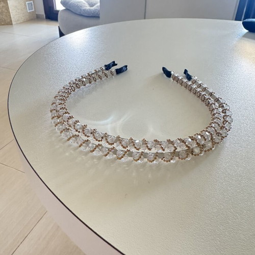 Set of 4 elegant thin hairbands with rhinestones and gold details