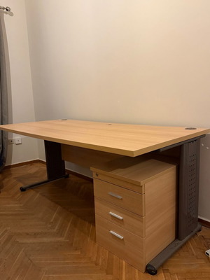 Γραφείο και συρταριέρα σαν καινούργια, διαστάσεις 1.80x0.76x0.73 μ.