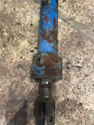 Hydraulic cylinder bottle (or hydraulic piston)