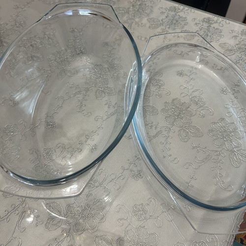 Heat-Resistant Cookware in Excellent Condition