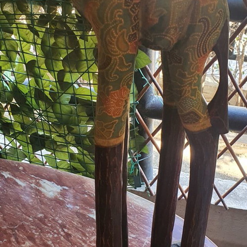 Wooden giraffe sculpture like new, height 1.02 m
