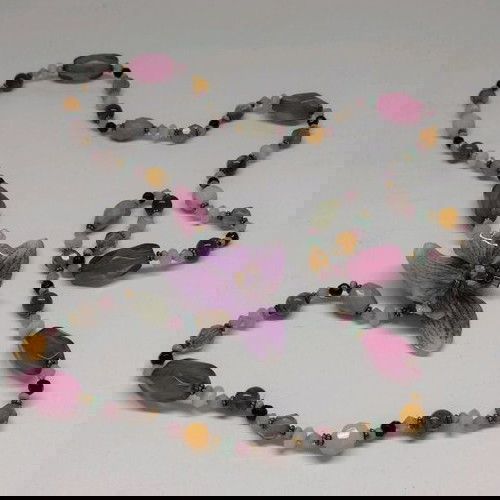 Колие с естествен цвят на орхидея изработено по поръчка