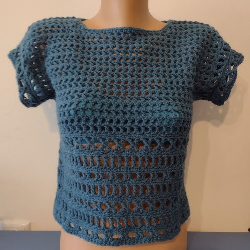 Blouse with short sleeves new, size S, crocheted, blue