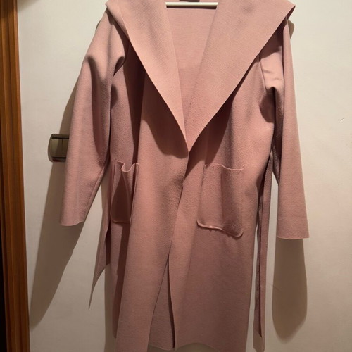 Light pink coat with belt and hood like new, one size