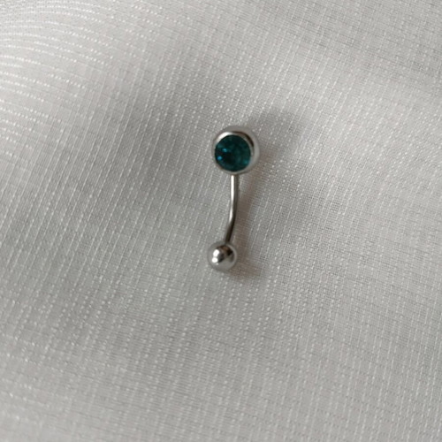 Navel piercing like new, set of 2 with emerald and red stones