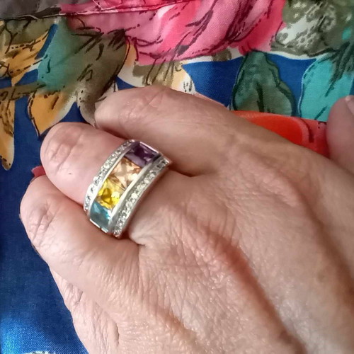 Solid women's silver ring like new with 4 minerals