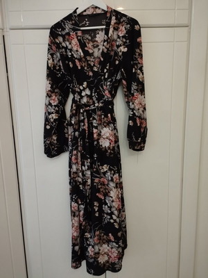 Floral maxi φόρεμα Shein κρουαζέ σαν καινούργιο, μαύρο πολύχρωμο