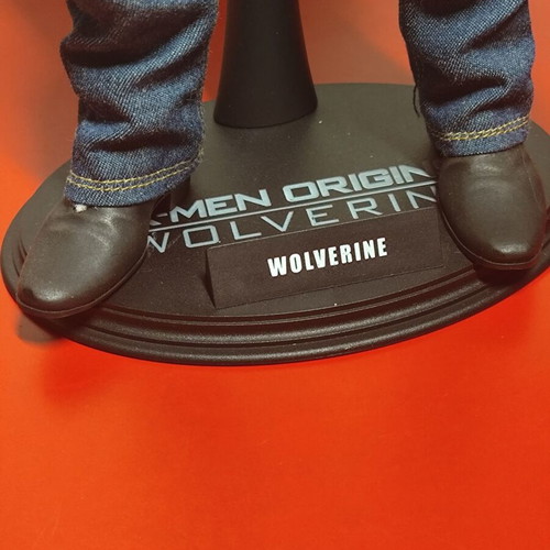 Hot Toys MMS103 X-Men Origins Wolverine Figure like new, 1/6 scale